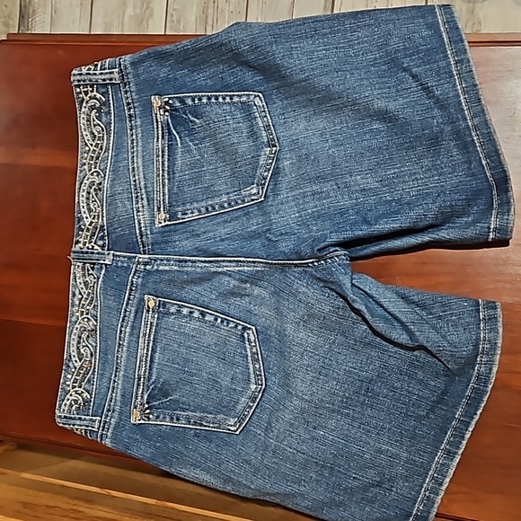 Shorts - Picture 2 of 5